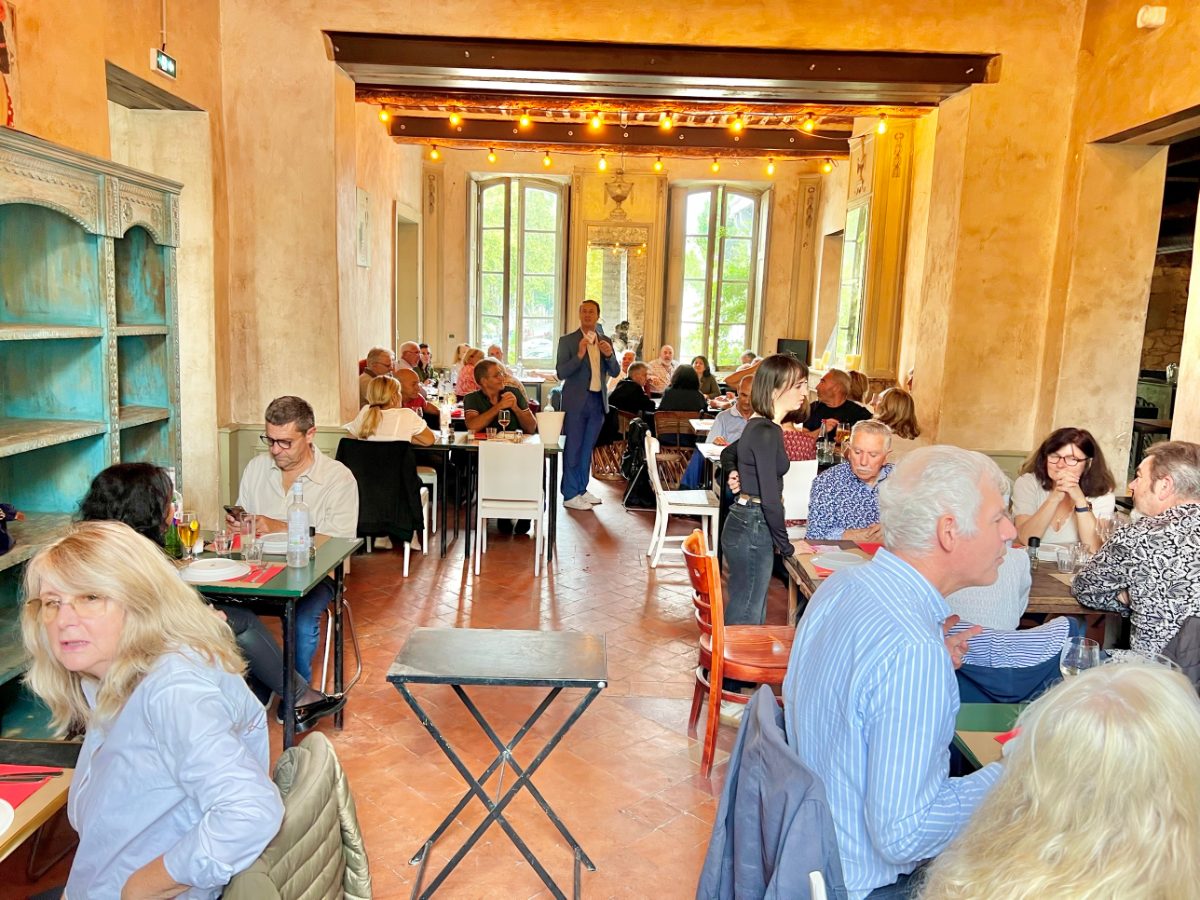 D&eacute;jeuner des reconqu&eacute;rants &agrave; Saint-R&eacute;my-de-Provence